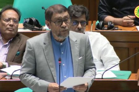 ‘প্রেসক্রিপশন ছাড়া অ্যান্টিবায়োটিক বিক্রি রোধে কঠোর অভিযান চলছে’