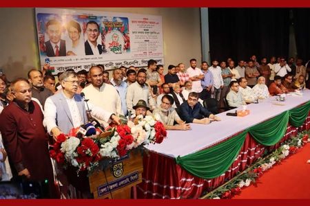 গণতন্ত্র প্রতিষ্ঠা ও জনকল্যাণে অঙ্গীকারবদ্ধ নতুন বাংলাদেশ গড়ার আহ্বান স্বরাষ্ট্রমন্ত্রীর