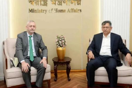 স্বরাষ্ট্রমন্ত্রীর সঙ্গে ইইউ দূতের সাক্ষাৎ