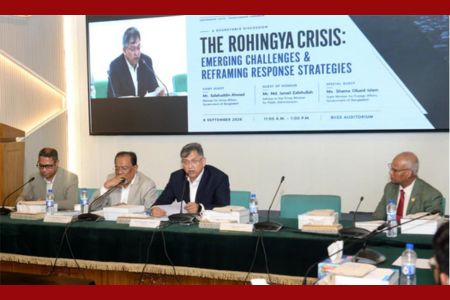 মানবিক সহায়তার পাশাপাশি রোহিঙ্গা সংকটের টেকসই রাজনৈতিক সমাধান নিশ্চিত করতে হবে – স্বরাষ্ট্রমন্ত্রী