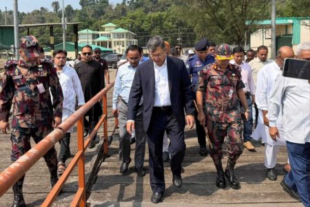 কক্সবাজারের টেকনাফ স্থলবন্দর পরিদর্শন করলেন স্বরাষ্ট্রমন্ত্রী