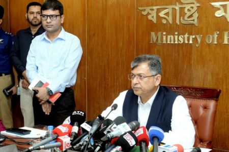 ‘পুরস্কার ও তিরস্কার’ নীতি অব্যাহত রাখার দৃঢ় প্রত্যয় স্বরাষ্ট্রমন্ত্রীর