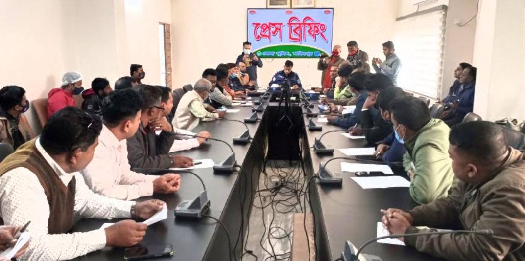 সালথায় সংঘর্ষের ঘটনায় ১৬ আসামী গ্রেফতার: পুলিশের সংবাদ সম্মেলন