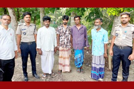 সালথায় প্রকাশ্যে মাদক সেবন; ৪ যুবকের এক মাসের কারাদণ্ড