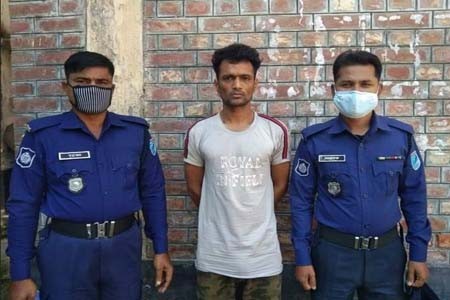 সালথায় মাদক ব্যবসায়ী তারেক ইয়াবাসহ আটক