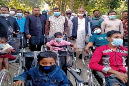 সালথায় প্রতিবন্ধী শিক্ষার্থীদের মাঝে হুইল চেয়ার বিতরন