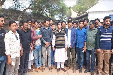 জামাত-বিএনপির নৈরাজ্যর প্রতিবাদে সালথায় আ'লীগের বিক্ষোভ মিছিল