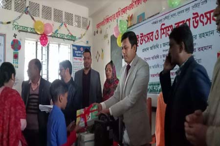 সালথায় শিশু বরণ ও বই উৎসব অনুষ্ঠিত 