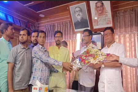 সালথায় নবনির্বাচিত উপজেলা চেয়ারম্যানের সাথে সাংবাদিকদের মত বিনিময়