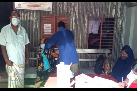 সালথায় ইউনিয়ন পর্যায়ে করোনা টিকা প্রদান শুরু