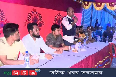 সালথার বা‌লিয়া বাজা‌রে আইন-শৃঙ্খলা রক্ষায় পুলিশের মত‌বি‌নিময়