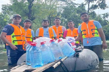 বানভাসি মানুষদের পাশে স্বেচ্ছাসেবী সংগঠন শান্তির আহ্বান