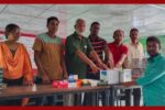 শ্যামনগরের স্বাস্থ্য স্বেচ্ছাসেবককে স্বাস্থ্য বিষয়ক উপকরণ বিতরণ
