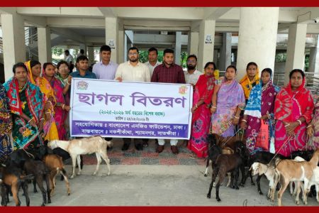 শ্যামনগরে দরিদ্র নারীদের মাঝে ছাগল বিতরণ