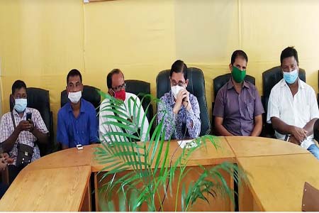 সাপাহারে সাংবাদিকদের সাথে উপজেলা স্বাস্থ্য ও পরিবার পরিকল্পনা কর্মকর্তার মতবিনিময়