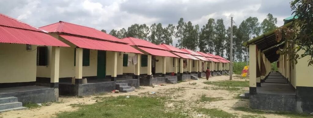 দীর্ঘ ৫০ বছরপর ঠাকুরগাঁওয়ে হরিজন সম্প্রদায়ের ৩৪টি পরিবার পেল নতুন বাড়ি
