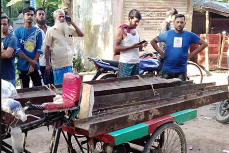 সরকারি ব্রীজের মালামাল ভাঙ্গারীর দেকানে বিক্রি