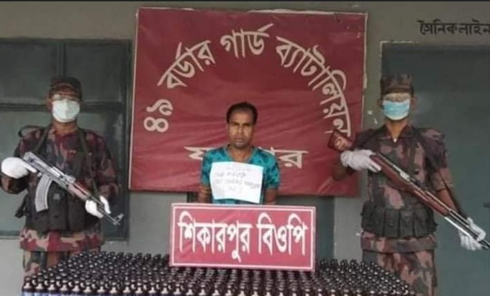 শার্শা সীমান্তে থেকে বিপুল পরিমান ফেন্সিডিলসহ আটক যুবক 
