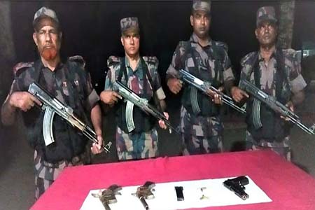 শার্শা সীমান্তে আগ্নেয়াস্ত্র ও গুলি উদ্ধার