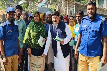 শার্শায় দুস্থ নারীদের মধ্যে ভিজিডির চাল বিতরণ