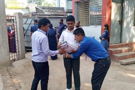 শিক্ষামন্ত্রীর নির্দেশে কড়া ব্যবস্থাপনায় সাতক্ষীরায় এসএসসি পরীক্ষা অনুষ্ঠিত