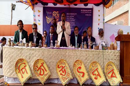 বাহারি পিঠার স্বাদ-গন্ধ নিয়ে সাতক্ষীরায় পিঠা উৎসব অনুষ্ঠিত 