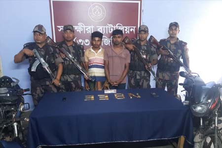 সাতক্ষীরা সীমান্তে ৩১টি স্বর্ণের বারসহ  ২ চোরাকারবারী আটক