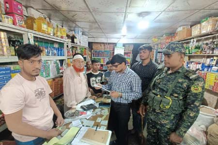 অতিরিক্ত দামে সয়াবিন তেল বিক্রি