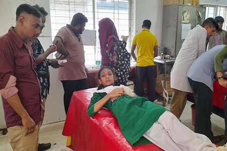 ছুরিকাঘাতে স্কুলছাত্রী আহত