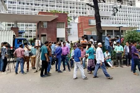 দুপুর ১২টার আগে সচিবালয়ে ঢুকতে পারবেন না দর্শনার্থীরা