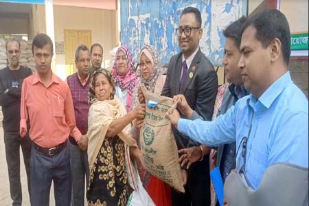 ঝিনাইদহে সাড়ে ৭ হাজার কৃষকের মাঝে বিনামুল্যে সার ও বীজ বিতরণ শুরু
