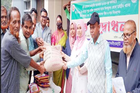 ধামইরহাটে বিনামুল্যে বীজ ও সার পেল ৪ হাজার ৯শত প্রান্তিক কৃষক