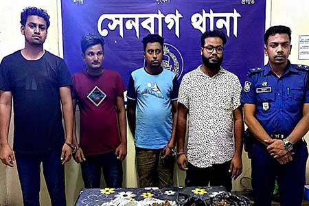 গাঁজা-ইয়াবা নিয়ে ছাত্রদল স্বেচ্ছাসেবকদল নেতাসহ গ্রেফতার ৫