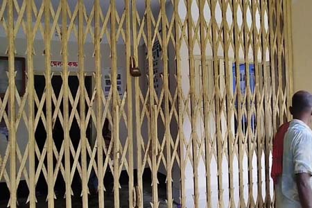 শৈলকুপায় ইউনিয়ন পরিষদে তালা