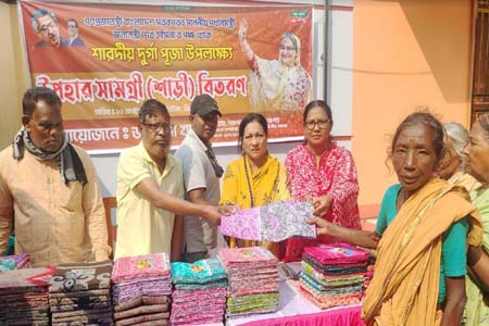 পঞ্চগড়ে দুর্গা পূজা উপলক্ষে প্রধানমন্ত্রীর উপহার সামগ্রী বিতরণ