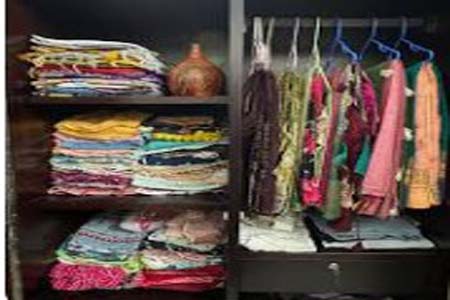 যত্নের অভাবে শাড়ি