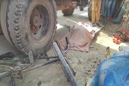 ট্রাক্টর চাপায় নিহত