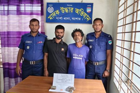পুলিশের অভিযানে মাদকদ্রব্য ও নগদ অর্থসহ দুই মাদক কারবারি আটক