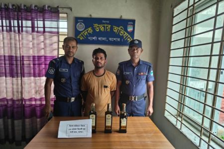 শার্শা থানা পুলিশের অভিযানে বিদেশি মদ ও ব্যাটারি চালিত ইজিবাইকসহ এক মাদক ব্যবসায়ী আটক