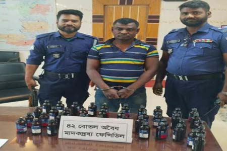 মাদক ব্যবসায়ী আটক