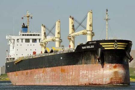 নোঙর করেছে জিম্মি জাহাজ