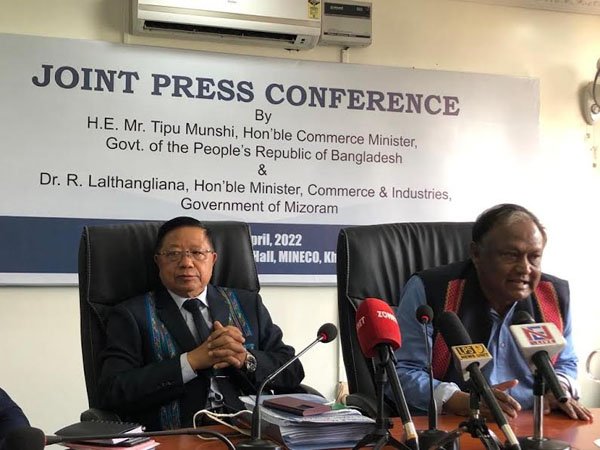 সীমান্তে বর্ডার হাট