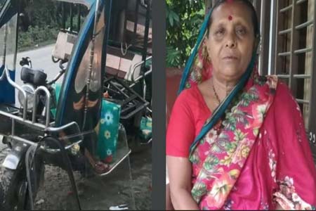 নারীকে পিছন থেকে ধাক্কা