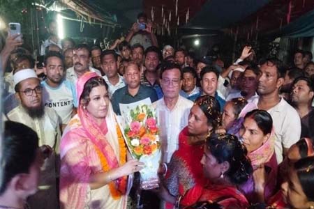 পুলিশে ধরিয়ে দিন