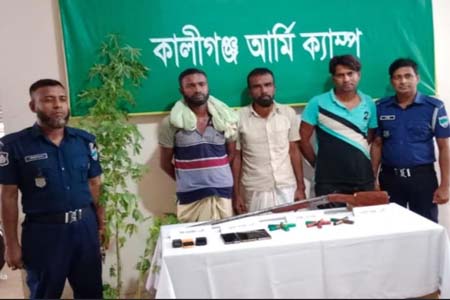যৌথবাহিনীর অভিযানে