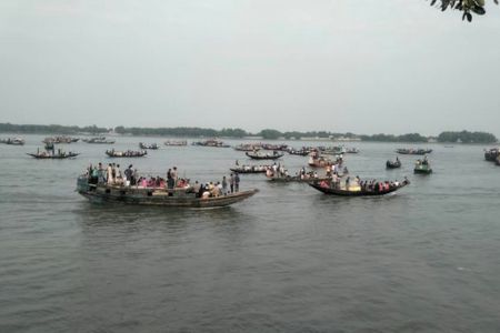 শ্যামনগরে খোলপেটুয়া নদীতে প্রতিমা বিসর্জনে মিলনমেলা