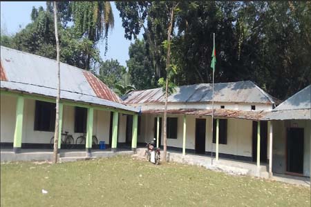 উচ্চ বিদ্যালয়ে শিক্ষার্থীর চেয়ে শিক্ষক বেশি