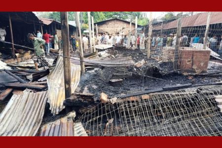 সীতাকুণ্ডে ভয়াবহ আগুন, পুড়েছে ৪০ দোকান; ক্ষতি প্রায় কোটি টাকা