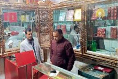 আগৈলঝাড়ায় স্বর্নের দোকানে চুরি, ১০ লাখ টাকার গহনা চুরি