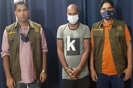 ঠাকুরগাঁওয়ের বালিয়াডাঙ্গী হতে ইয়াবা ব্যবসায়ী আটক